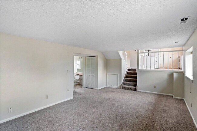 Building Photo - 465 Saddlemountain Rd