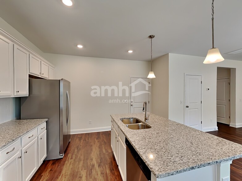 Building Photo - 5949 Hagar Vly Dr