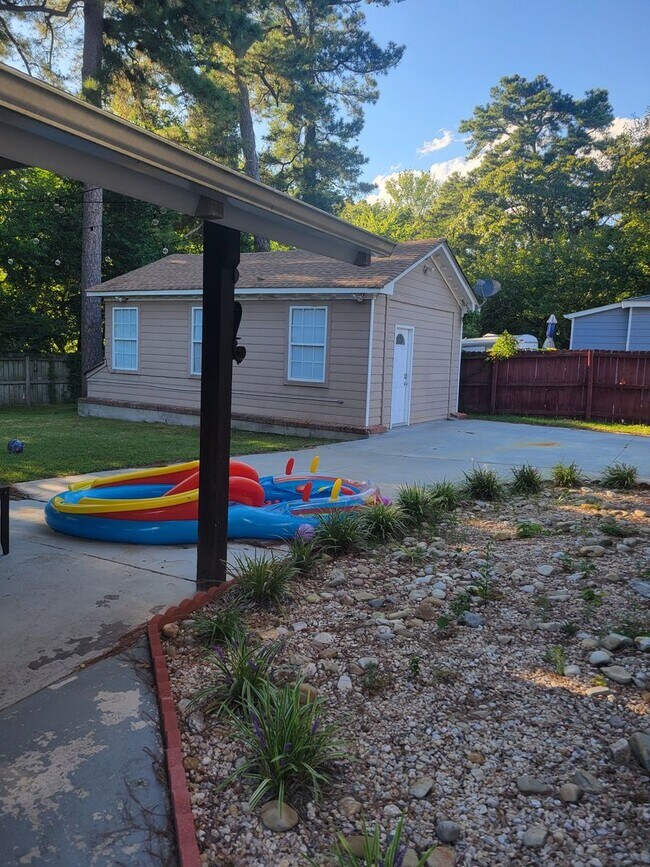 Building Photo - 4BR / 4BA Single-Family Home Near Norfolk ...