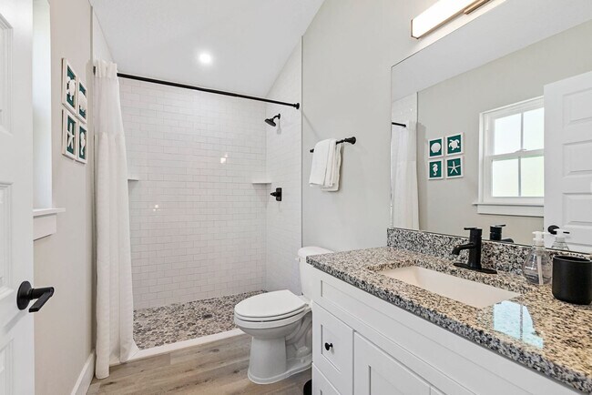 Building Photo - 1004 Josiah St