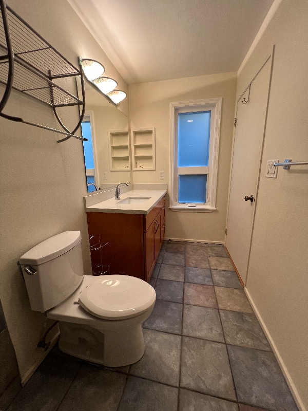 Building Photo - 215 14th Ave E