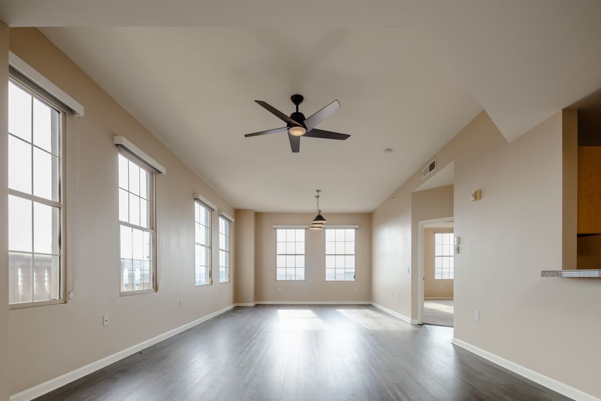 Building Photo - 475 W 12th Ave