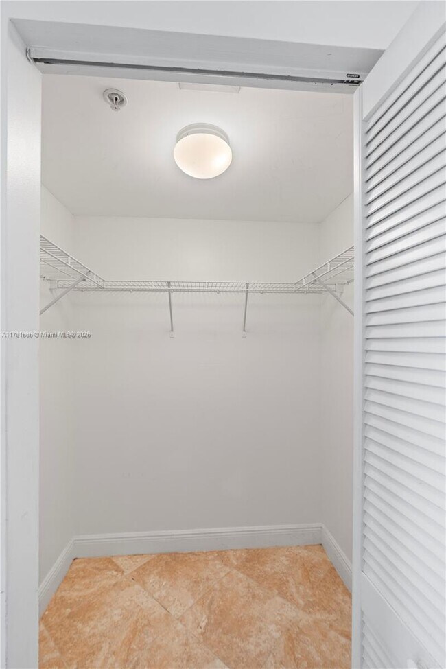 Building Photo - 325 S Biscayne Blvd