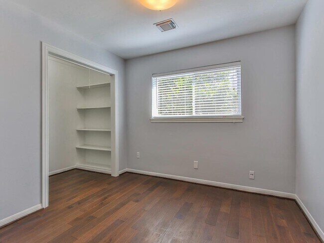 Building Photo - 12514 Kingsride Ln