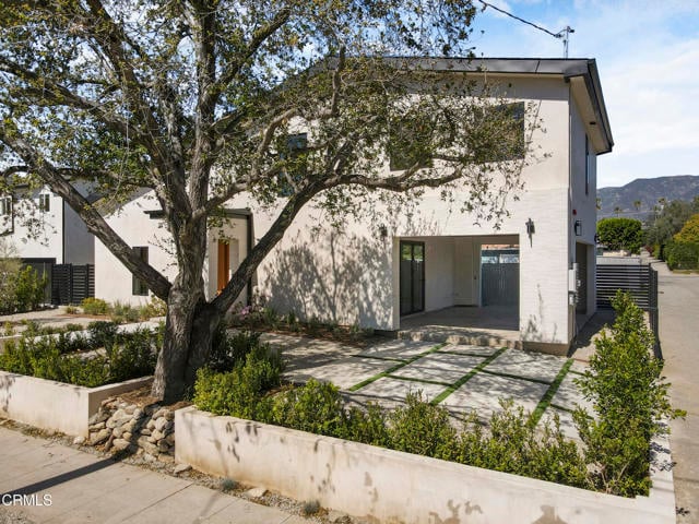 Building Photo - 611 W Claremont St