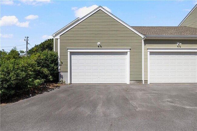 Building Photo - 18 Vanderbilt Ln