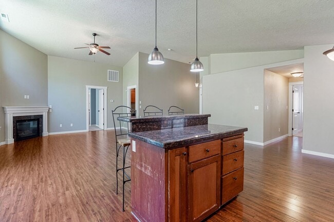 Building Photo - Well-Kept 3 bed, 2 bath home in South Salem
