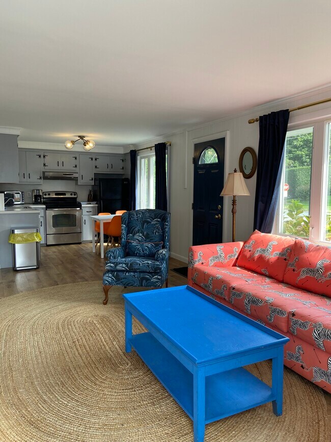 Building Photo - 142 Renfrew Ave