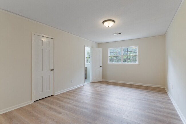 Building Photo - 2451 Belcher Dr
