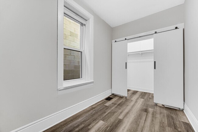 Building Photo - 1817 N Honore St