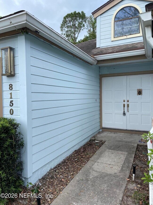 Building Photo - 8150 Loch Lomond Ln