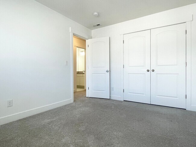 Building Photo - Beautiful Poolside Townhome at The Exchange!