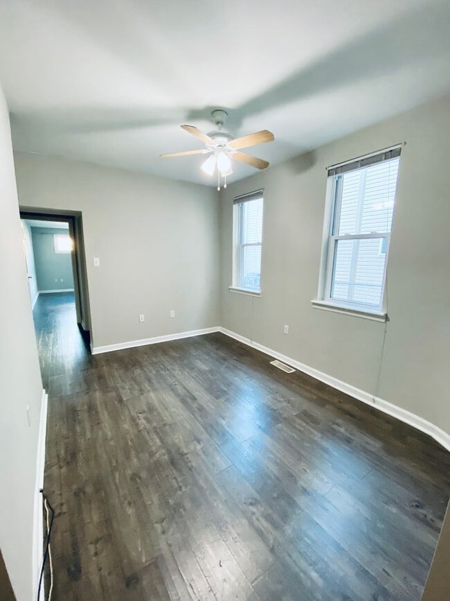 Building Photo - 109 S 13th St