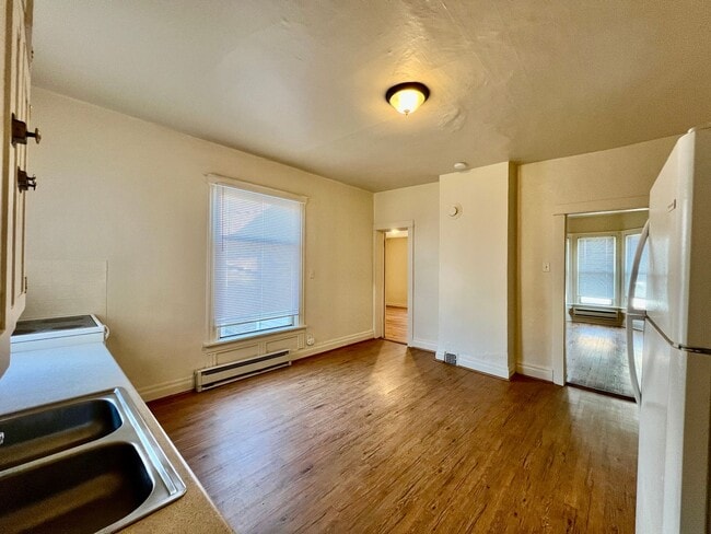 Building Photo - 323 Whiteriver Ave