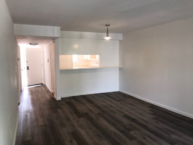 Building Photo - 15215 W Magnolia Blvd