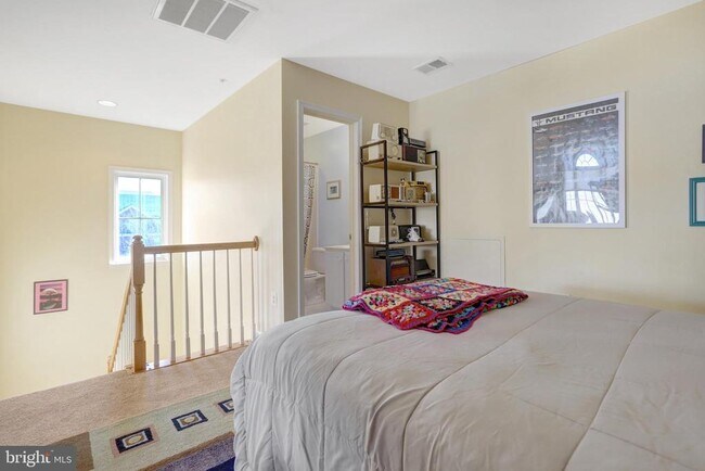 Building Photo - 5257 Bessley Pl