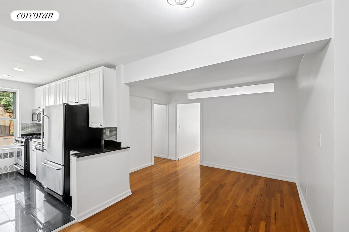 Building Photo - 401 W 56th St