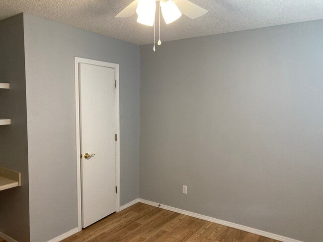 Building Photo - Nice Claremore 3/2/2 Home in Greenbrier Ad...