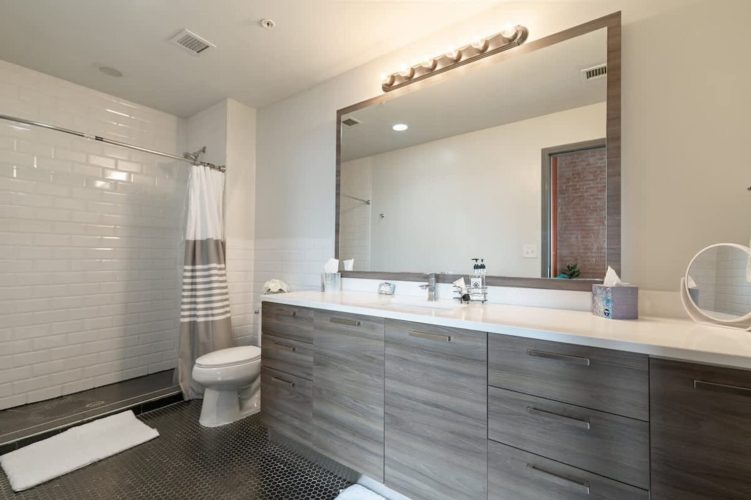 Building Photo - 500 S Ervay St