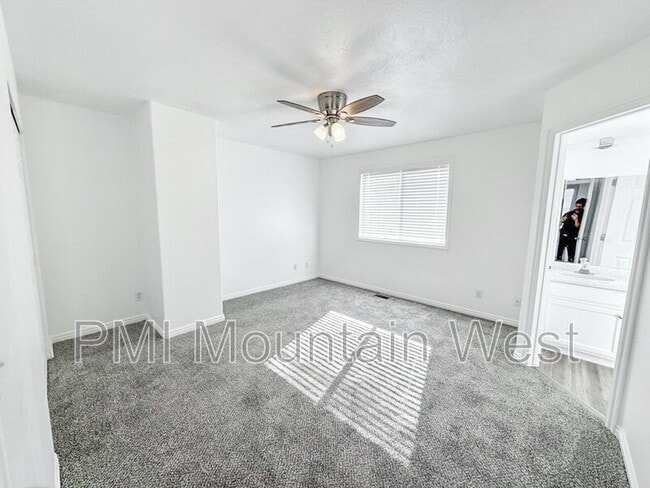 Building Photo - 36 Orchard Ln