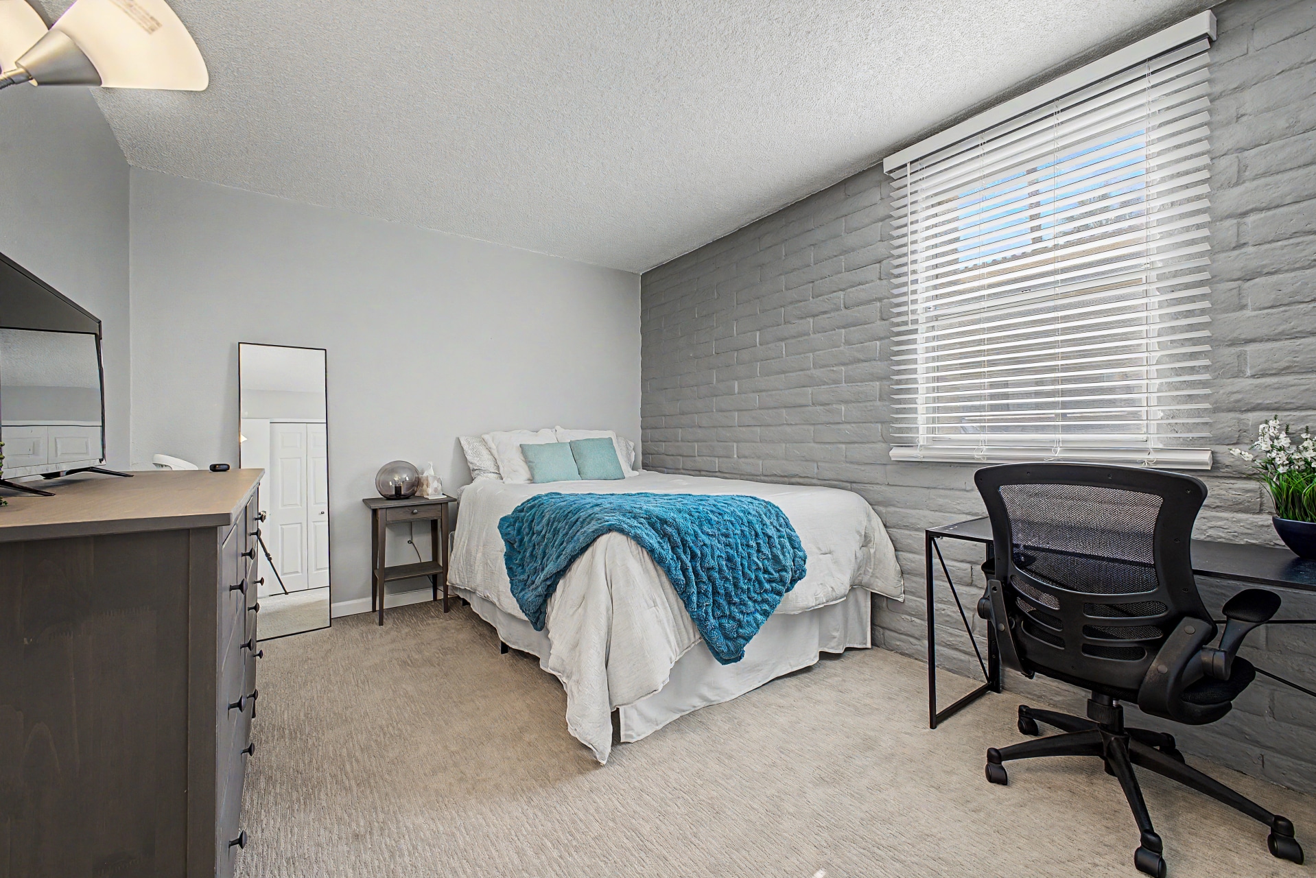 Building Photo - 3737 E Turney Ave