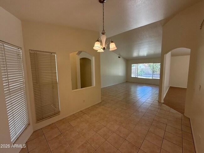 Building Photo - 505 W Sereno Dr
