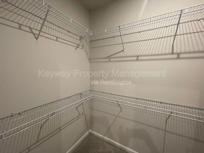 Building Photo - 810 Manitou Cir
