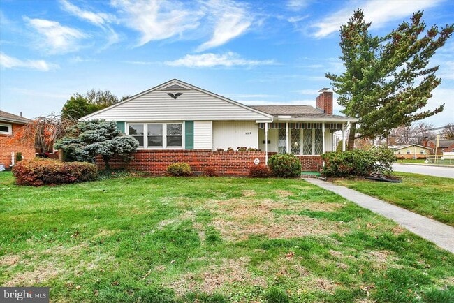 Building Photo - 117 E Maplewood Ave