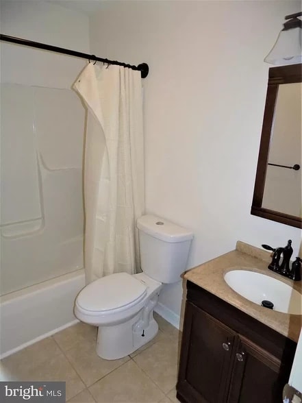 Hall bathroom - 25 Stadium Cir