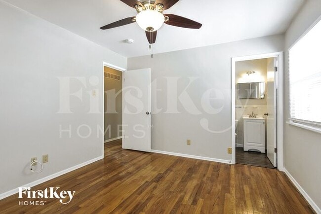 Building Photo - 12029 Glengrove Dr