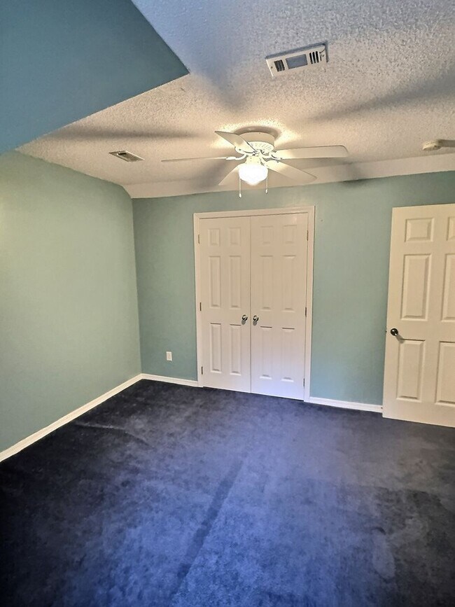 Building Photo - 9301 Blueberry Dr