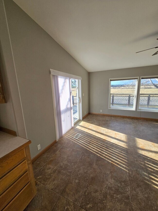 Building Photo - Beautiful Country Home, Powell Butte