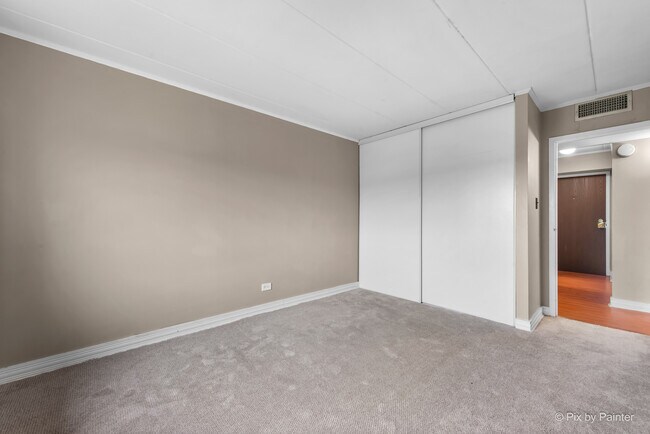 Building Photo - 300 S Roselle Rd