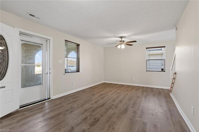 Building Photo - 3209 Barrington Dr