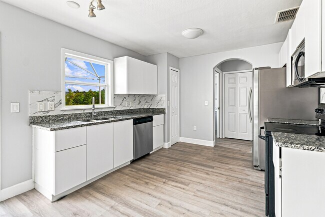 Building Photo - 1365 Carey Glen Cir