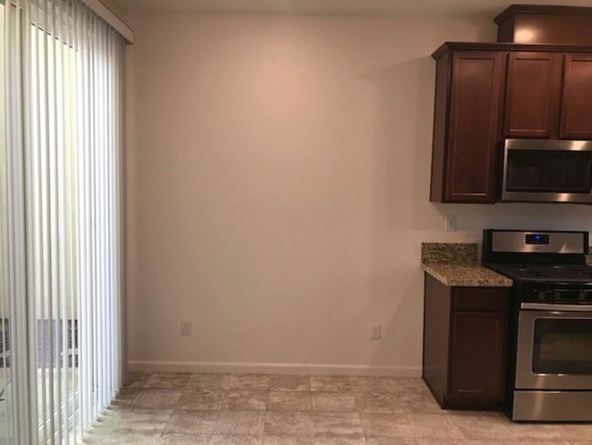 Building Photo - Two Story Home in Natomas, 3 bd/2.5ba, 2 c...