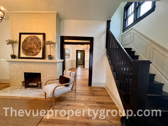 Building Photo - Completely remodeled 3 bedroom, brimming with charm & modern updates!