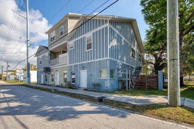 Building Photo - 708 S 22nd St