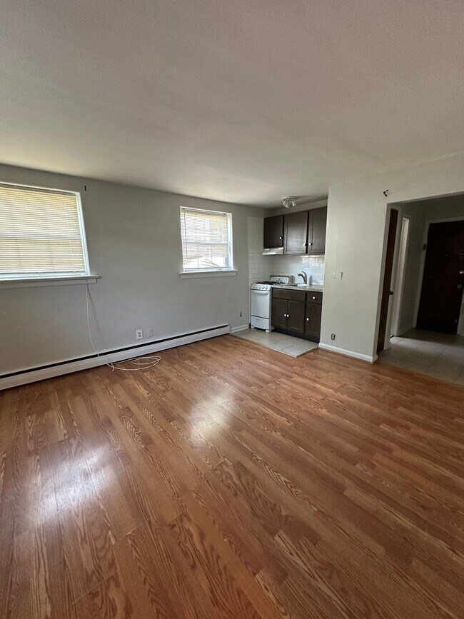 Building Photo - 2116 Stanley Terrace