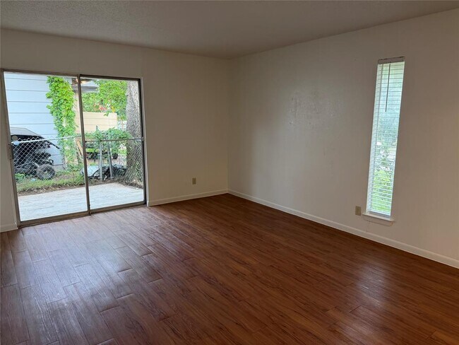 Building Photo - 4714 Creek Bend Dr