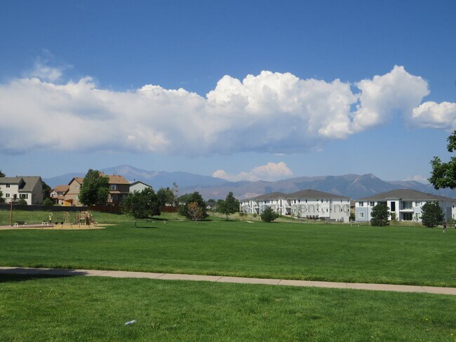 Building Photo - Beautiful Newer 2 Bedroom Condo in Briargate Area