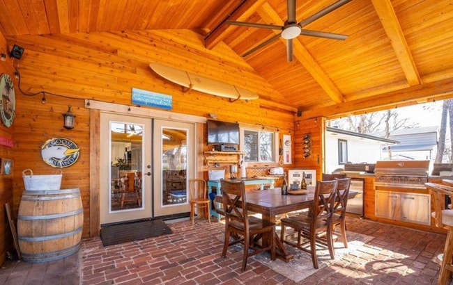 Building Photo - A Private Oasis with Unmatched Amenities 4...