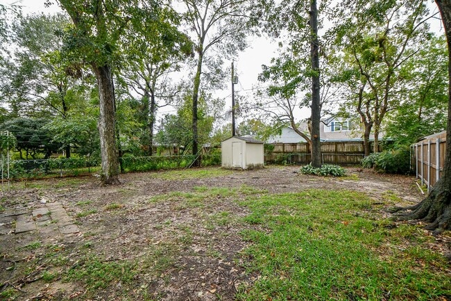 Building Photo - 1619 Viking Dr