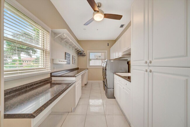 Building Photo - Stunning Annual Rental: Luxury Coastal Liv...