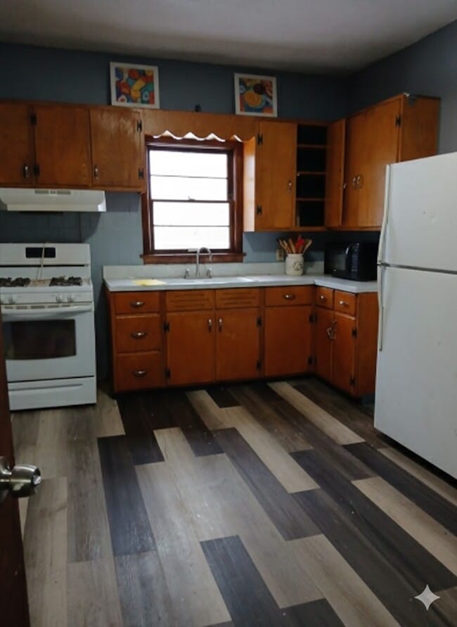 Building Photo - 964 N Court St