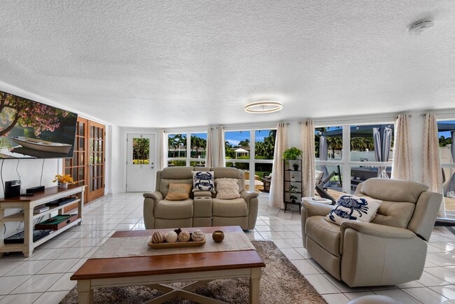 Building Photo - 220 SE 2nd Ave