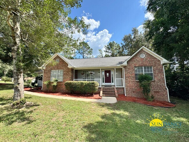 Building Photo - Stunning South Crestview Home with many Custom Details!