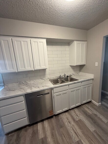 Building Photo - 1411 Lackey Ct