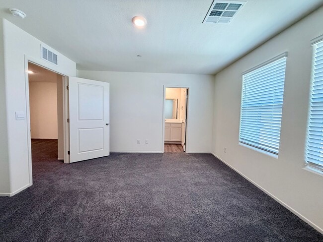Building Photo - BRAND NEW 3 BED 2.5 BATH 2 CAR GARAGE TOWN...