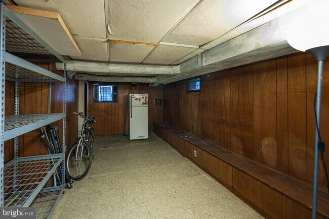 Building Photo - 206 S 43rd St